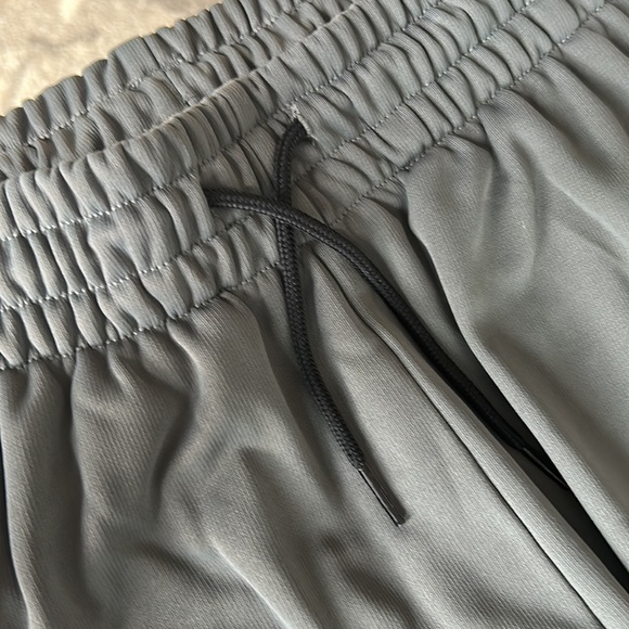 Gray Under Armour Sweatpants Sz: M - Picture 4 of 8